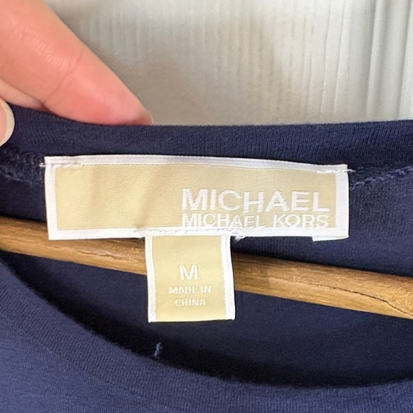 2 for 1 Bundle Michael Kors M Navy Floral Flutter Tank/NWT Ultra Pink Teal Tank - Picture 3 of 14